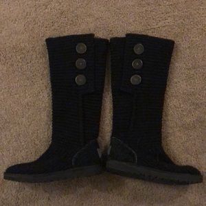 Black classic cardy Uggs